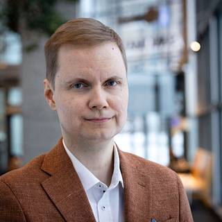 Kuluttajaliiton pääsihteeri Juha Beurling-Pomoell suosittelee tee-se-itse -suojausta varsinkin pörssisähkön asiakkaille.
