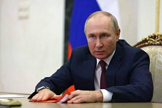 – Putinin pullistelujen ei saa antaa häiritä mieltä. Hänen puheensa ovat sokaisevia ja sotkevia sanatekoja, joiden idea on häiritä meitä ja lisätä holtittomuutta, Mika Aaltola kirjoittaa.