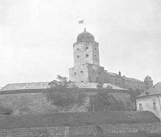 Suomen lippu laskettiin Viipurin linnan tornista 20.6.1944.