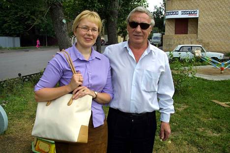 2001 Arja Paananen kävi haastattelemassa Gennadi Janajevia, joka johti Neuvostoliiton vanhoillista vallankaappausjunttaa elokuussa 1991.