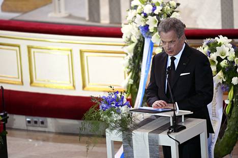 Tasavallan presidentti Sauli Niinistö puhui siunaustilaisuudessa.