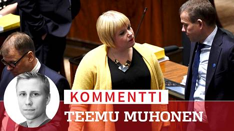 Juha Sipilä, Annika Saarikko ja Petteri Orpo eduskunnassa.