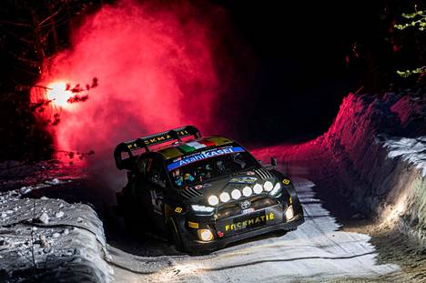 Bertelli käski Ruotsin lumiteillä Toyota GR Yaris Rally1 -autoa.