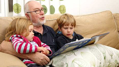 Osa vanhemmista kokee, että isovanhemmat puuttuvat väärällä tavalla lastenlastensa kasvatukseen.