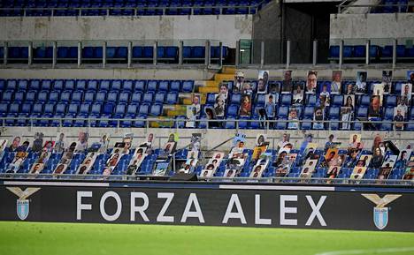 Alex Zanardille osoitettiin tukea Lazion kotikentällä Rooman Stadio Olimpicolla 27. kesäkuuta pelatussa ottelussa Fiorentinaa vastaan.