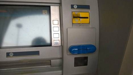 Seppo Korhonen näki lauantaina pankkiautomaatilla tällaisen laitteen.