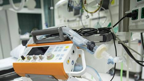 Espanjan Kiinasta tilaamat hengityskoneet ovat olleet jo kuusi päivää jumissa Turkissa. Arkistokuvan hengityskone on kuvattu Turun yliopistollisessa keskussairaalassa.