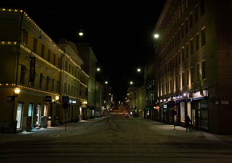 Yksi epäillyistä seksuaalirikoksista tapahtui Helsingissä Unioninkadulla. Ilta-Sanomien saamien tietojen mukaan ulkomaalaisten miesten joukko hyökkäsi äidin ja tämän alaikäisen tyttären kimppuun. Miehet nuolivat tytön naamaa ja kun äiti yritti mennä väliin, häntä alettiin pahoinpidellä.