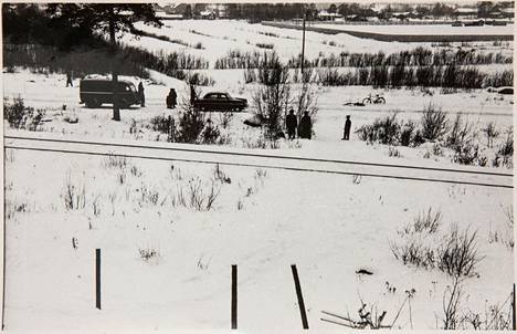 Kun poliisit pääsivät surmapaikalle, lumi oli jo peittänyt osin murhaajan jäljet. Surmapaikka sijaitsi hyvin lähellä Ellin kotia.