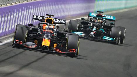 Max Verstappen ja Lewis Hamilton ratkaisevat F1:n maailmanmestaruuden sunnuntaina Abu Dhabissa.