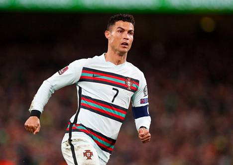 Ronaldo on Portugalin maajoukkueen kapteeni.