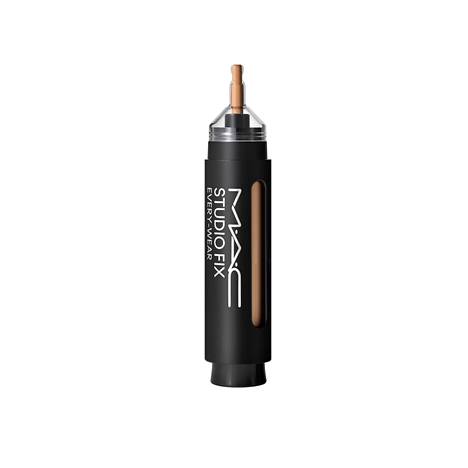 A half press of the pen dispenses the substance appropriately as a concealer, a full press as a concealer makeup cream.  MAC Cosmetics Studio Fix Every-Wear All-Over Face Pen, €35.