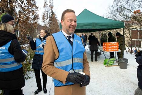 Suomen Osakesäästäjien puheenjohtaja Karri Salmi kritisoi rahoituspakettia vähemmistöosakkaiden syrjinnästä. 