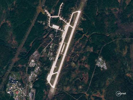 A satellite image taken on 7 October shows 11 bombers at the Olenja base.  The attackers can be seen on the left side of the taxiway.