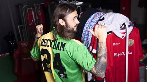 Jere Virtasen Manchester Unitedia käsittelevän materiaalin keräily alkoi viikkorahoilla ostetusta David Beckhamin pelipaidasta.
