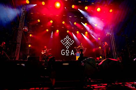 Go_A esiintymässä Glastonbury-festivaaleilla. 