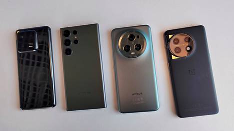 Puhelinvalmistajat turvautuvat monenlaisiin designeihin saadakseen järeät kamerat näyttämään tyylikkäiltä. Rivissä vasemmalta oikealle Xiaomin, Samsungin, Honorin ja OnePlussan huippumallit. 