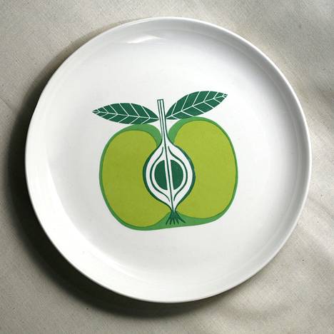 Pomona-sarjaan kuuluu muun muassa tämä omenainen lautanen.