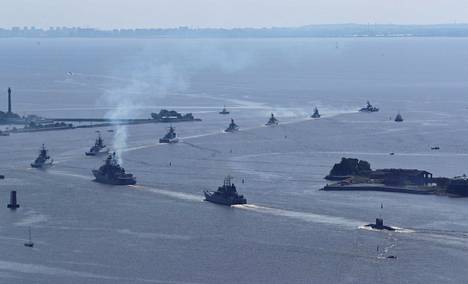 Useimmat harjoitukseen osallistuneet alukset nähtiin myös Pietarin laivastoparaatissa edellisenä viikonloppuna.