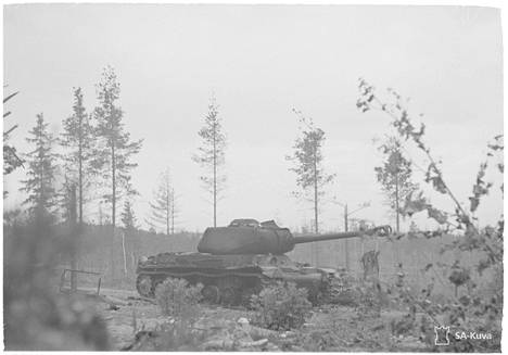 Summassa suomalaisia vastaan hyökkäsi myös raskaita JS-2-panssarivaunuja.