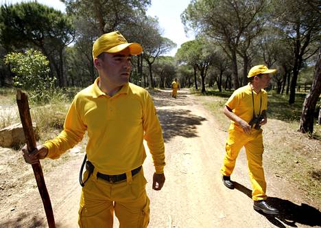 Portugalilaisia metsänvartijoita kadonneen etsinnöissä toukokuussa 2007.