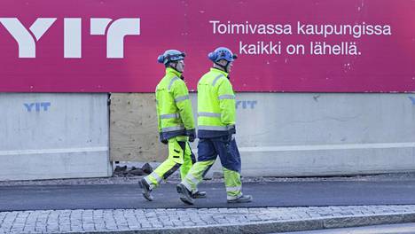 Työmiehiä rakennustyömaalla Helsingissä 19. maaliskuuta 2020 (kuvituskuva).