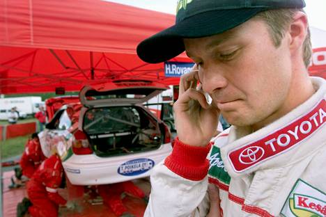 Harri Rovanperä on aiemminkin ajanut Toyotan kilpa-autoilla. Kuva vuodelta 2000 Suomen MM-rallista.