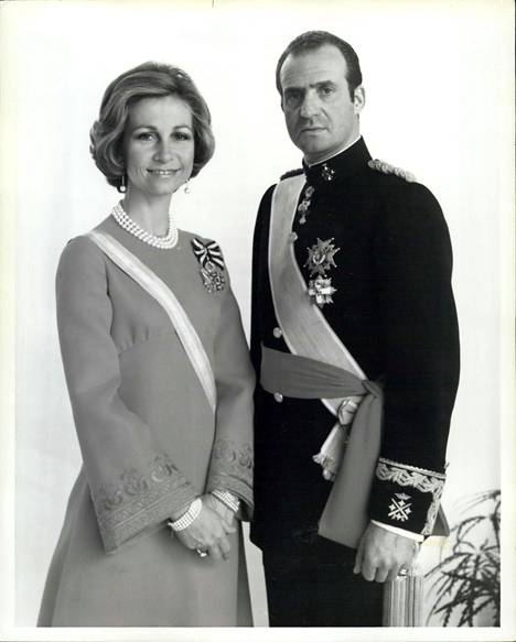 Juan Carlos on edelleen virallisesti naimisissa kuningatar Sofian kanssa, vaikka asuvatkin nykyään eri maissa.