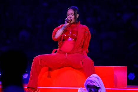 Rihanna toi siunatun tilansa julkisuuteen talven Super Bowlissa.