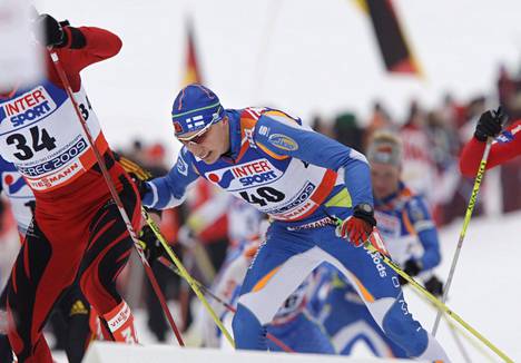 Teemu Kattilakoski taisteli 50 kilometrin yhteislähdön MM-mitalista aivan loppuhetkiin asti Liberecissä 2009. Hän oli kahdeksas ja jäi pronssia voittaneesta Tobias Angererista 6,4 sekuntia.