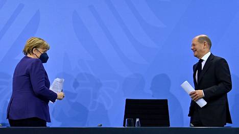 Angela Merkel ja Olof Scholz kertoivat uusista rajoituksista torstaina.