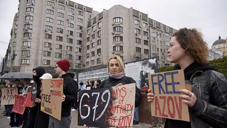 Kiovassa osoitettiin sunnuntaina mieltä ukrainalaisten sotavankien vapauttamisen puolesta. 