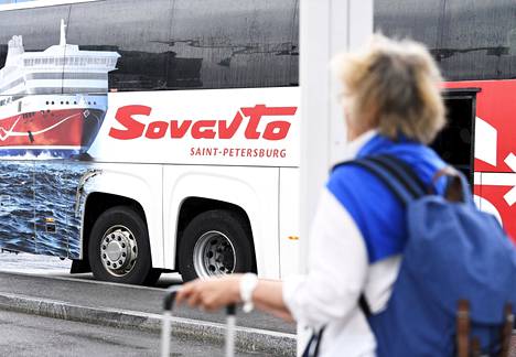 Sovavto liikennöi Helsingistä Viipurin kautta Pietariin ja takaisin.