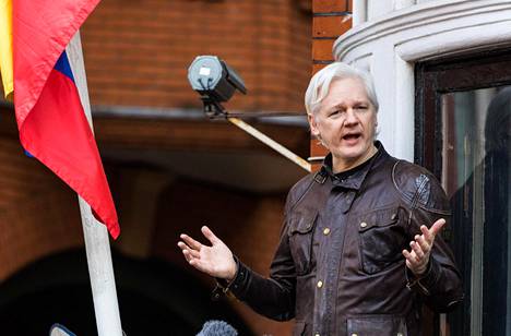 Julian Assange on yksi dokumentin haastateltavista.