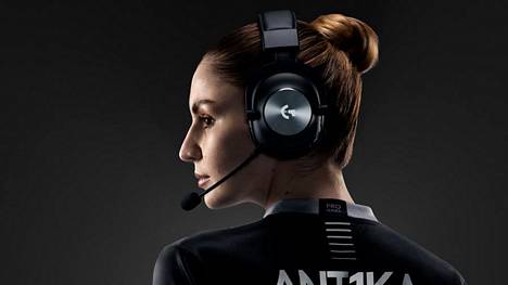 Logitech G Pro -sarjan tuotteita on tehty yhdessä ammattilaispelaajien kanssa. Kuvassa venäläinen Counter-Strike-pelaaja Anna ”Ant1ka” Ananikova.