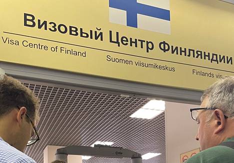 Pietarissa toimiva Suomen viisumikeskus kielsi haastattelut tiloissaan. 