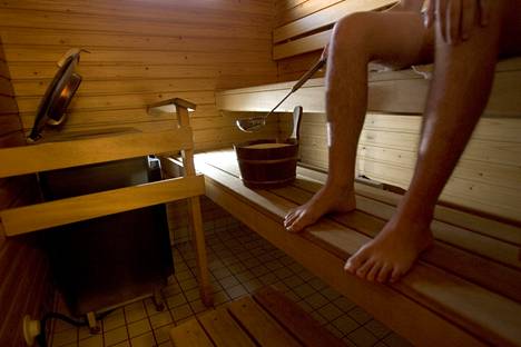 Suomen saunaseuran toiminnanjohtaja Janne Koskenniemi muistuttaa, että löylyä ei heitetä, vaan luodaan.