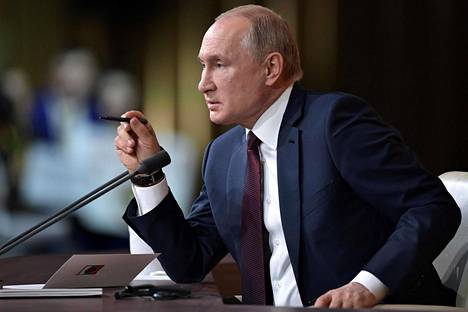 ”Uskotteko sen, mitä länsimedia raportoi? Uskotteko kaiken?” Putin kysyi toimittajilta, jotka tiedustelivat häneltä venäläisten palkkasotilaiden läsnäolosta Libyassa 19. joulukuuta järjestetyssä, vuotuisessa lehdistötilaisuudessa.
