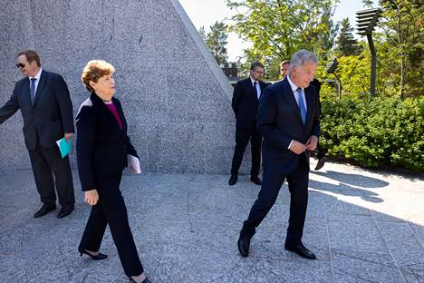 Senaattori Jeanne Shaheen vieraili kesällä Suomessa tapaamassa presidentti Sauli Niinistöä.