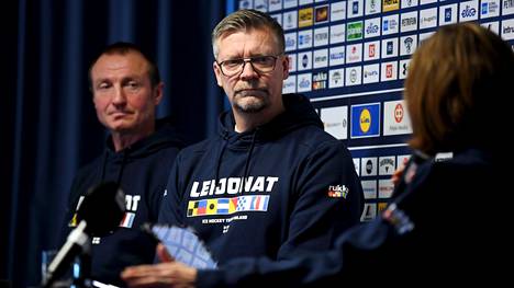 Jukka Jalonen ja Jere Lehtinen kiersivät tarkkailemassa Suomen NHL-pelaajien edesottamuksia. 