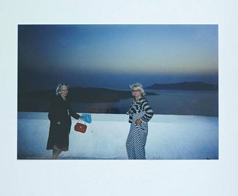 70-vuotiaana. ”Kävimme ystäväni Kyllikki Forsellin kanssa Santorinilla. Se oli yksi kolmesta yhteisestä matkastamme.”