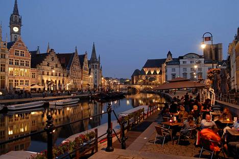 Gent on tunnelmallinen kaupunki. Keskiaikainen arkkitehtuuri on komeaa.