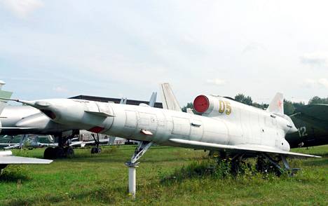 Tupolev Tu-141 kuvattuna näyttelyssä.