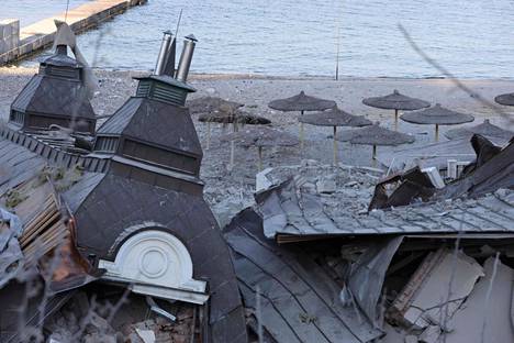 Osumia tulee erikoisiin kohteisiin: kuvassa 8. toukokuuta tuhoutunut hotelli Mustanmeren rannikolla Odessassa.