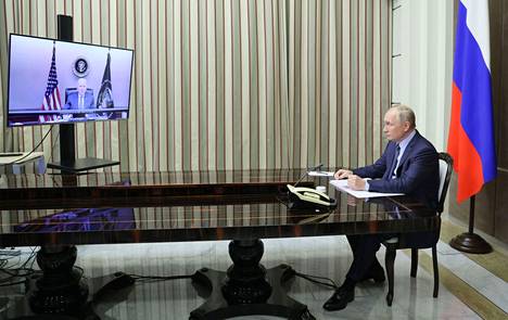 Presidentit keskustelivat Ukrainan tilanteesta tiistaina 7. joulukuuta virtuaalisesti. 