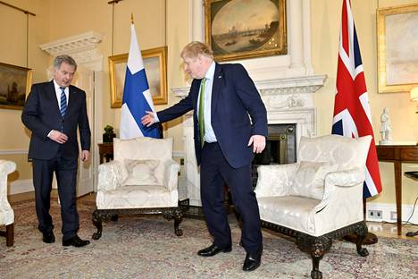 Tasavallan presidentti Sauli Niinistö ja Britannian pääministeri Boris Johnson tapasivat Lontoossa maaliskuussa.