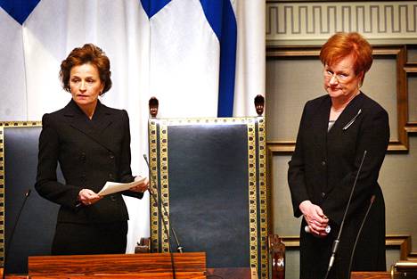 Vaalivoittaja Anneli Jäätteenmäki oli myös väliaikainen puhemies, kun Tarja Halonen avasi vuoden 2003 valtiopäivät.