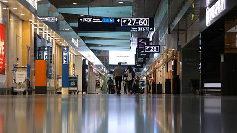 Heinäkuinen Helsinki-Vantaan lentokenttä on ollut pääosin tyhjä, vaikka osa matkustusrajoitteista on jo purettu.