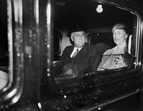 Franklin ja Eleanor Rooseveltin avioliiton väitettiin muuttuneen pelkäksi poliittiseksi kulissiksi sen jälkeen, kun huhut presidentin suhteesta Norjan kruununprinsessa Märthaan yltyivät.