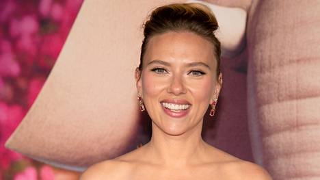 Scarlett Johansson joutui selittämään tyttärelleen, miksi hänen alushousunsa menevät pakaroiden väliin.